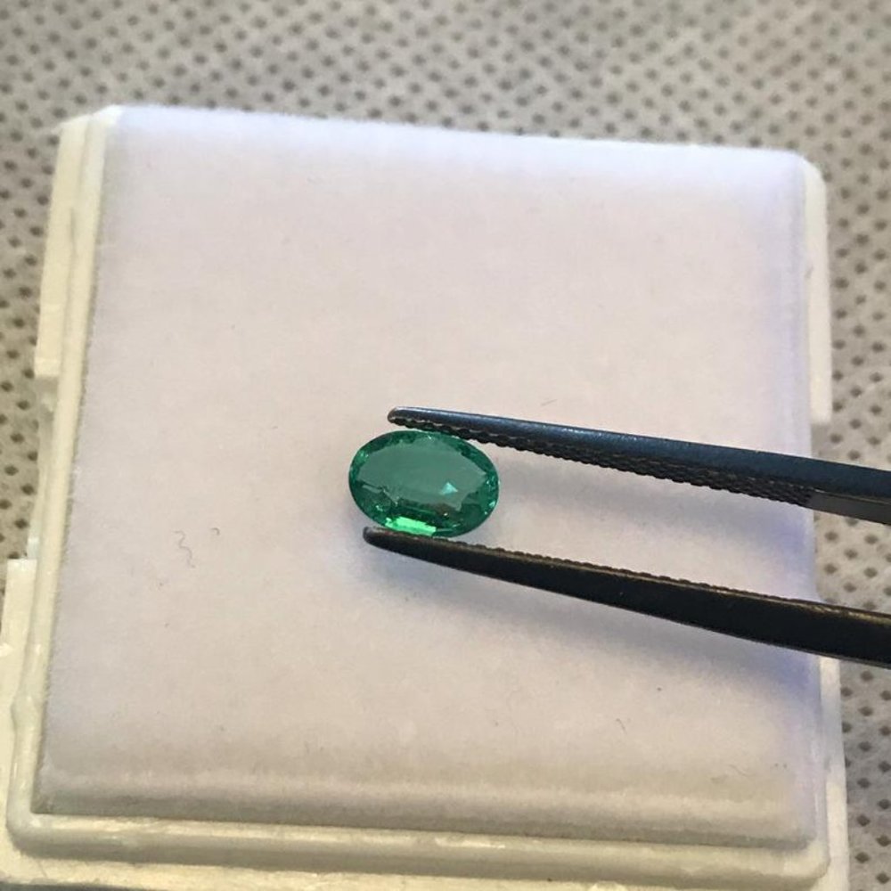 Excellent Vivid Natural Beryl Emerald 0.60 carats - Picture 10 of 10